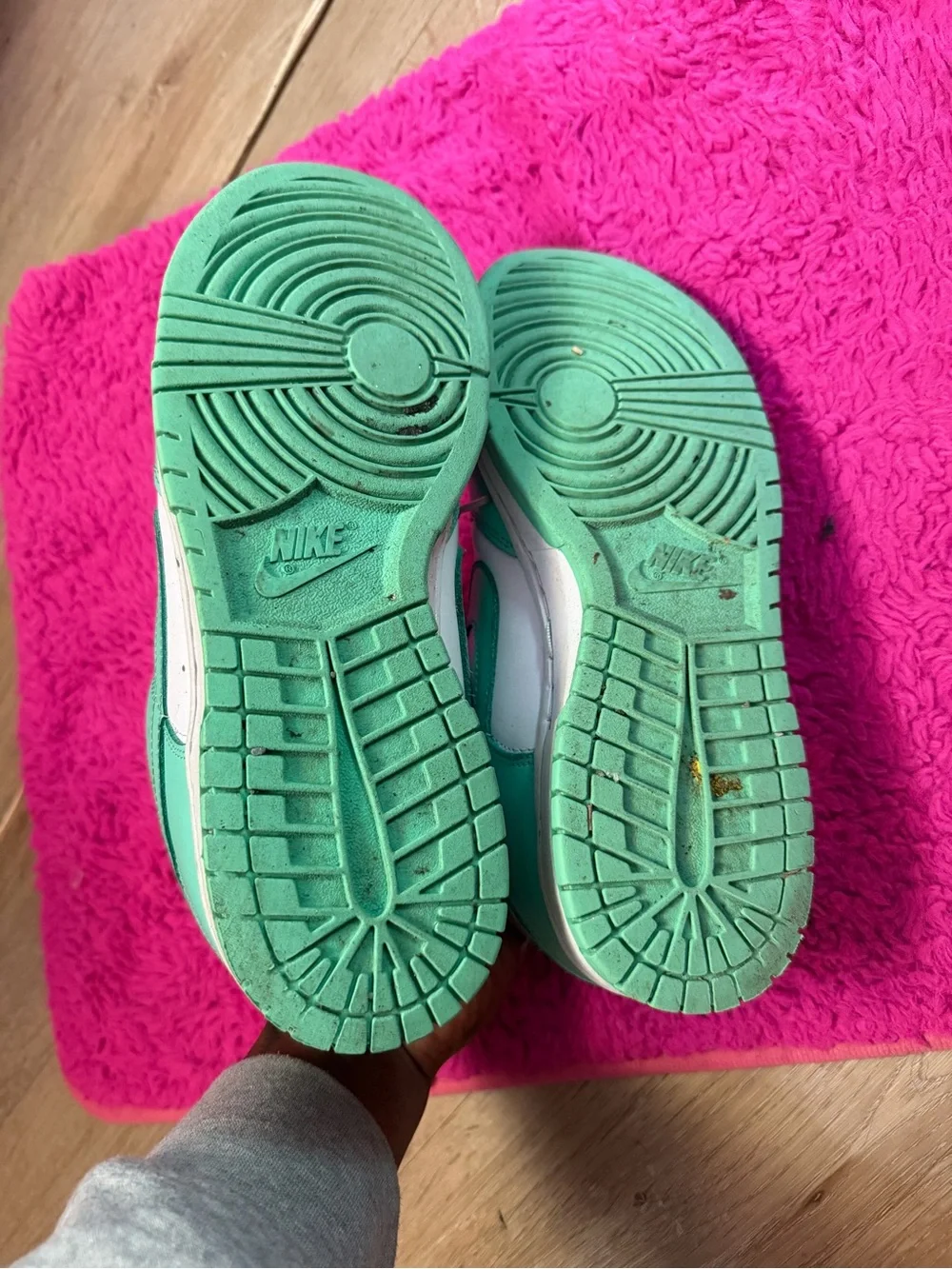 Nike Kids Low-Top Sneakers in Mint Green and White